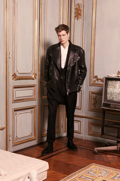 Look 2